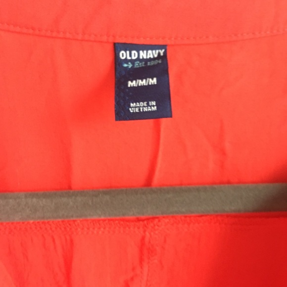 Old navy top - Picture 2 of 4